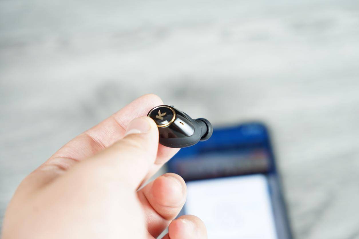 语音点歌耳机,酷狗耳挂式蓝牙耳机