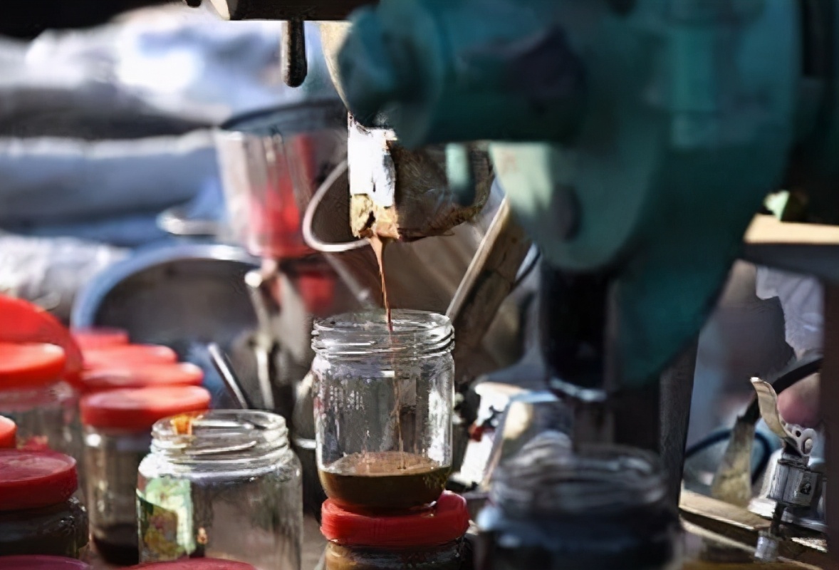 街头的现榨芝麻香油靠谱吗,流动现榨芝麻油