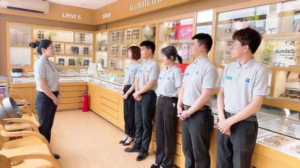 95后女孩白手起家3年开10家店,大一开始创业