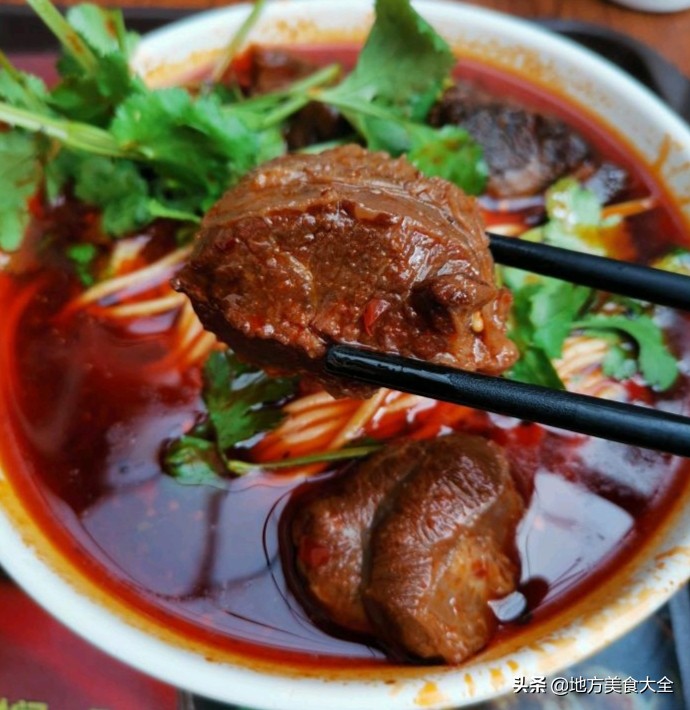 重庆这家小面因老板娘貌美走红,这家重庆小面真好吃