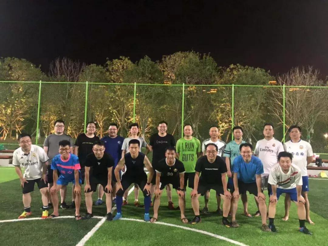 他们在曲江“争”球场……