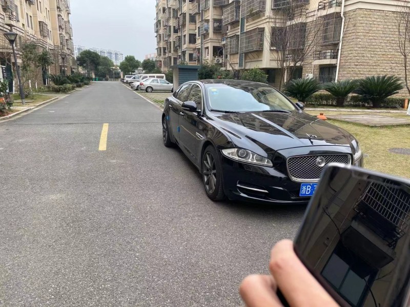 捷豹xjl为啥有的带小豹子,捷豹xj典藏版黑武士