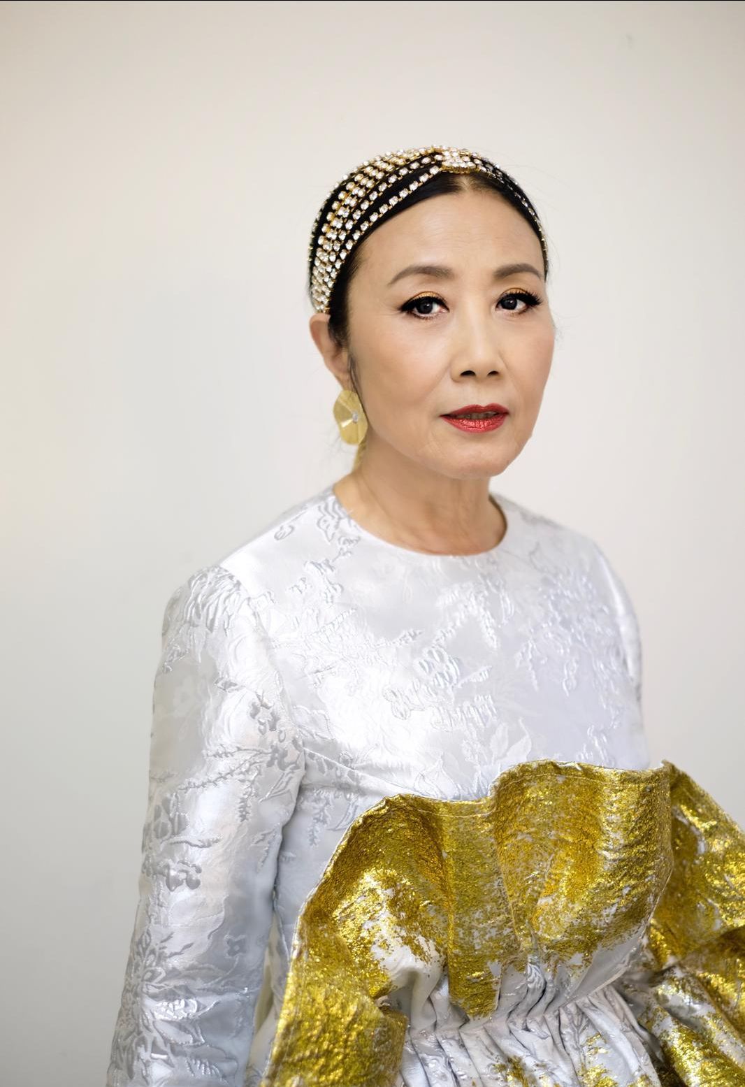 汪明荃减龄穿搭,汪明荃穿的最新裙