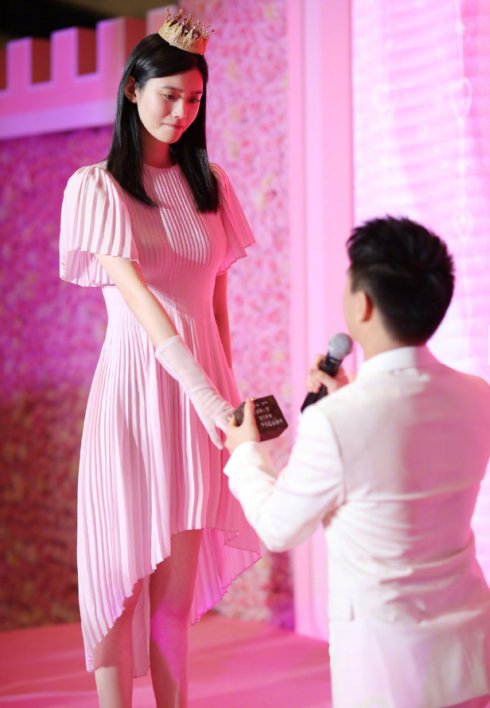 奚梦瑶何猷君求婚戒指,奚梦瑶何猷君求婚戒指盒