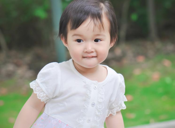 幼儿园孩子性格内向怎么正确引导,孩子很害羞不愿意和陌生人交流