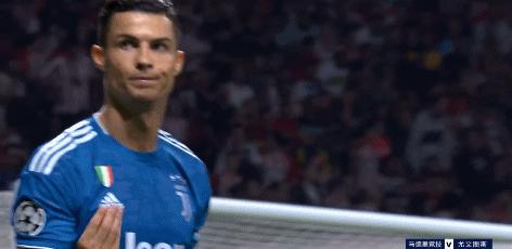 C罗疯狂表演：第94分钟单挑6人险绝杀！霸气手势回击满场嘘声