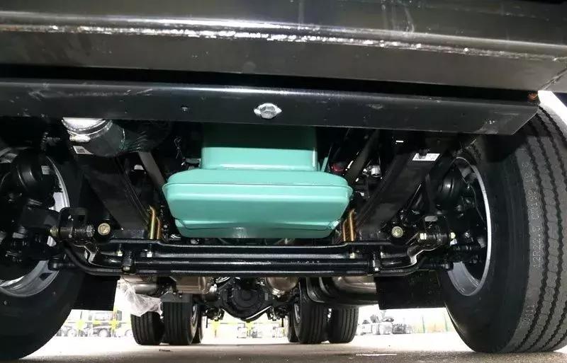 解放j6p最新款2.0有哪些安全配置,解放j6p420牵引车自重多少