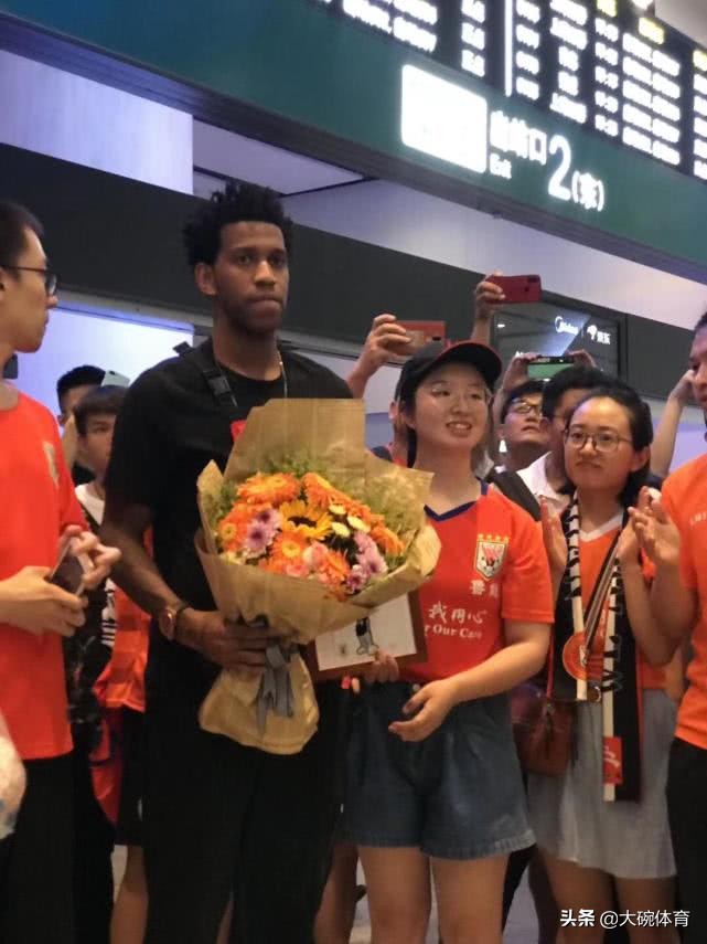 鲁能泰山队吉尔离开视频,吉尔鲁能离别