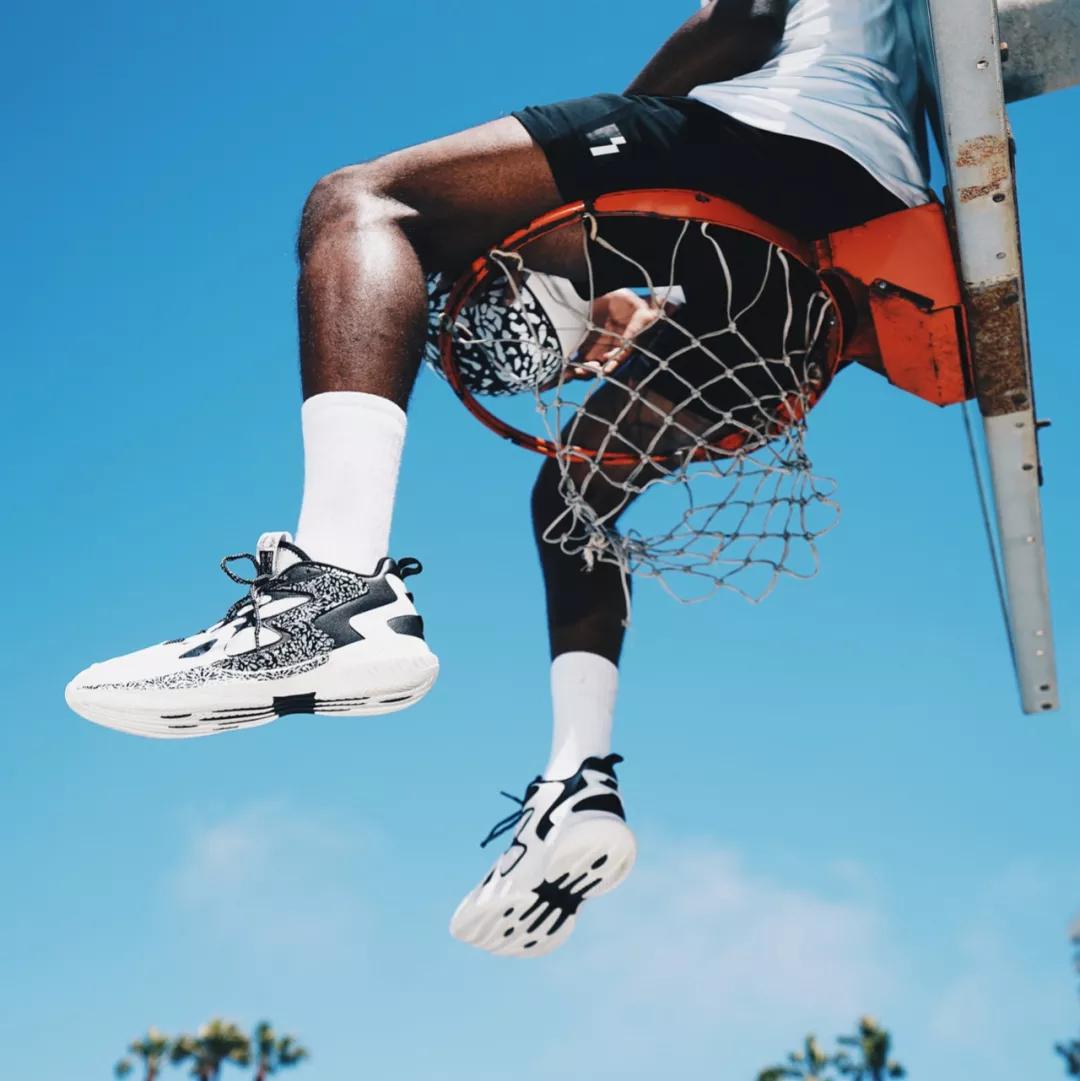 杜兰特球鞋kd13 (杜兰特上脚匡威球鞋)