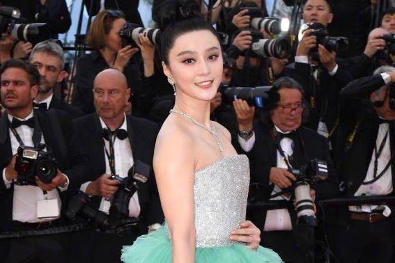 范冰冰分享抗皱手法,范冰冰眼部护理手法