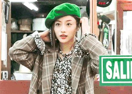 气质冬款裙子穿搭高级感,少女感十足的温柔风穿搭绿色毛衣