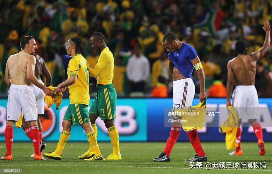 枪王加盟巴萨如愿获得欧冠，生涯唯一污点用手将法国队拍进世界杯