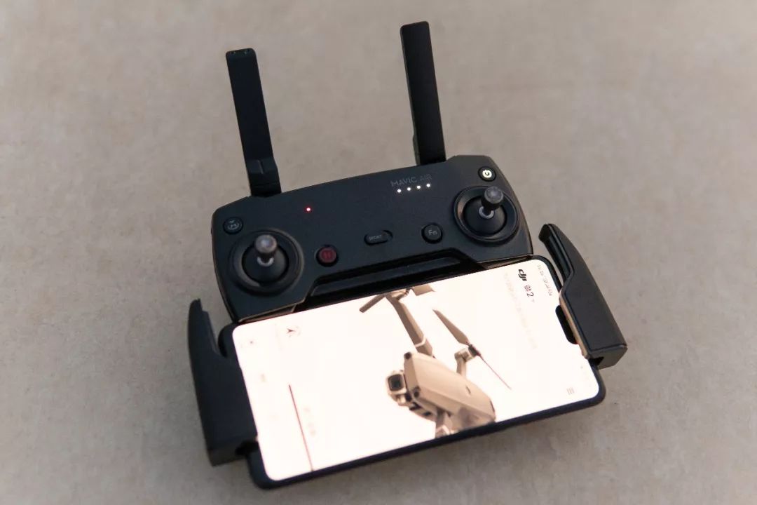 大疆“御”MavicAir，你见过可以塞进口袋的随行无人机吗？