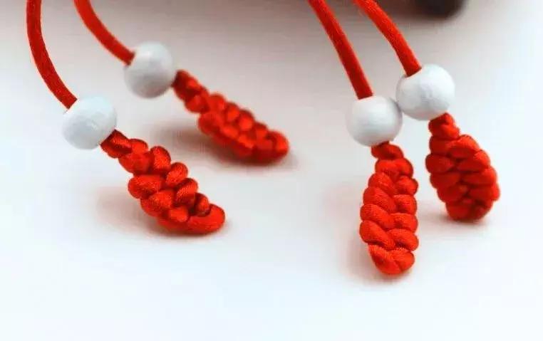 本命年红绳可以左右手都戴吗,本命年红绳戴哪只手女生