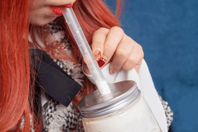 曝光！人广惊现1杯“少女*身失**茶”，快被小姐姐排疯了！