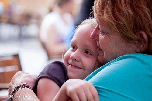 儿子不想上学妈妈说的话,儿子不愿上学妈妈抱着去