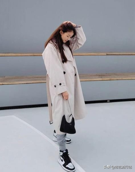 韩国风衣穿搭高级感,韩国风衣配什么衣服好看