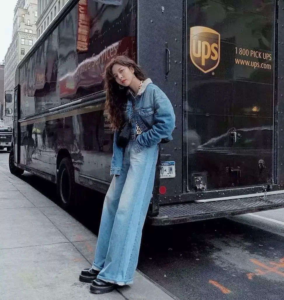 一点也不热,酷妹的马丁靴里都有空调