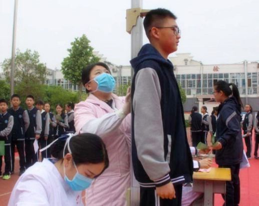 现在的孩子为何身高特别高,为什么孩子身高不到一米八