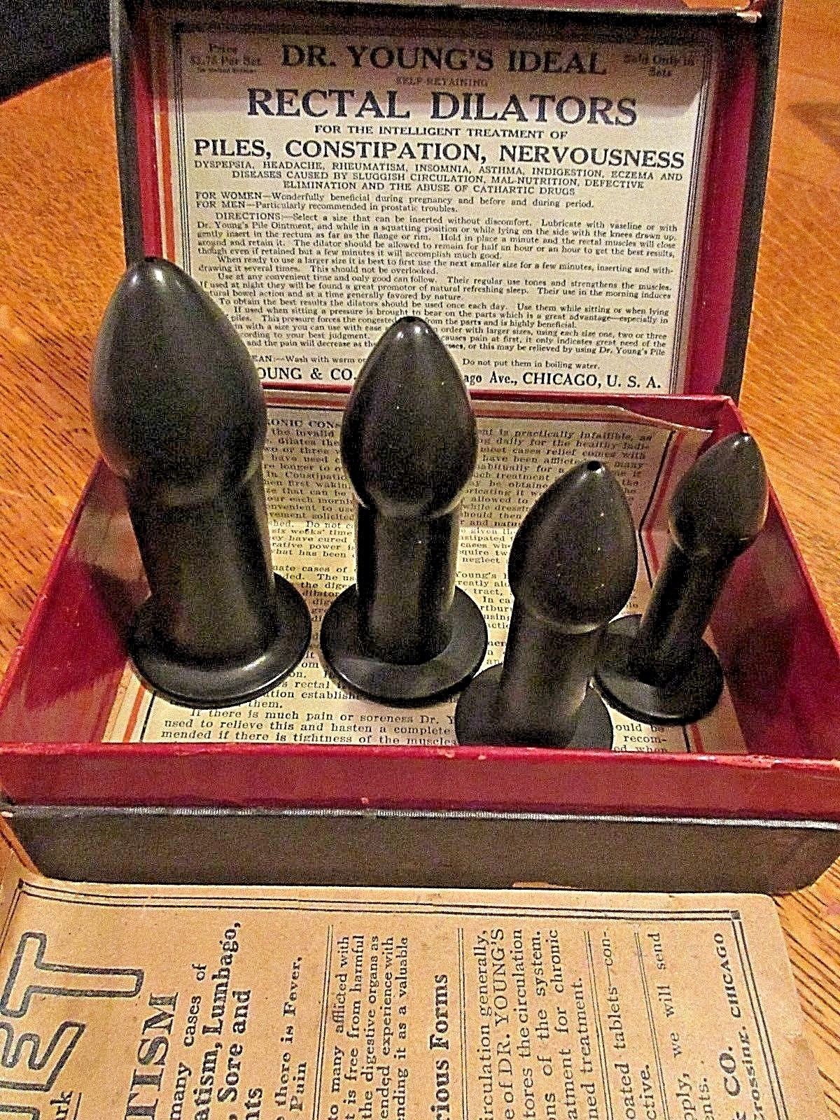 会玩的西方人,硬生生将它从治疗痔疮的工具,玩成性癖玩物