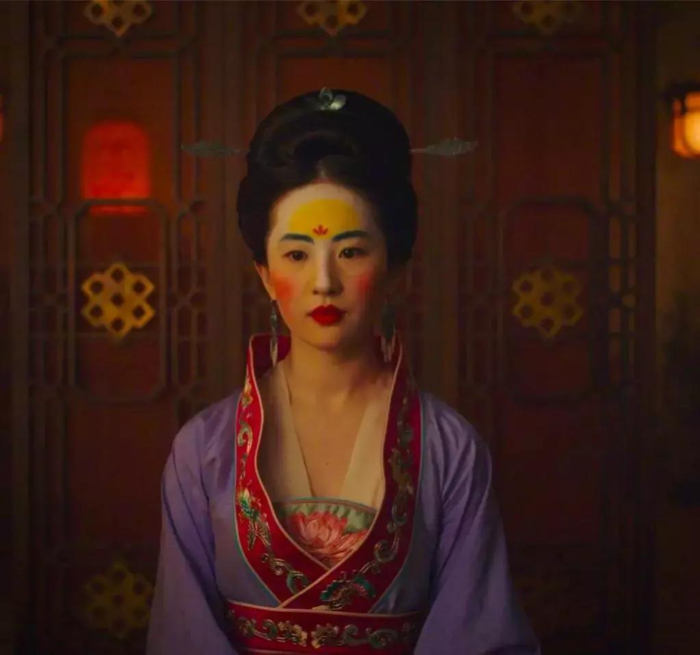 刘亦菲和《花木兰》一起上热搜，起底迪士尼背后的“公主经济”