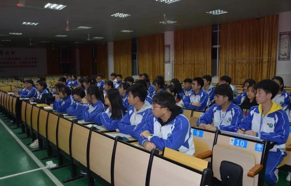 看完谁说中学校服丑？？这几所学校的校服简直颜值爆表