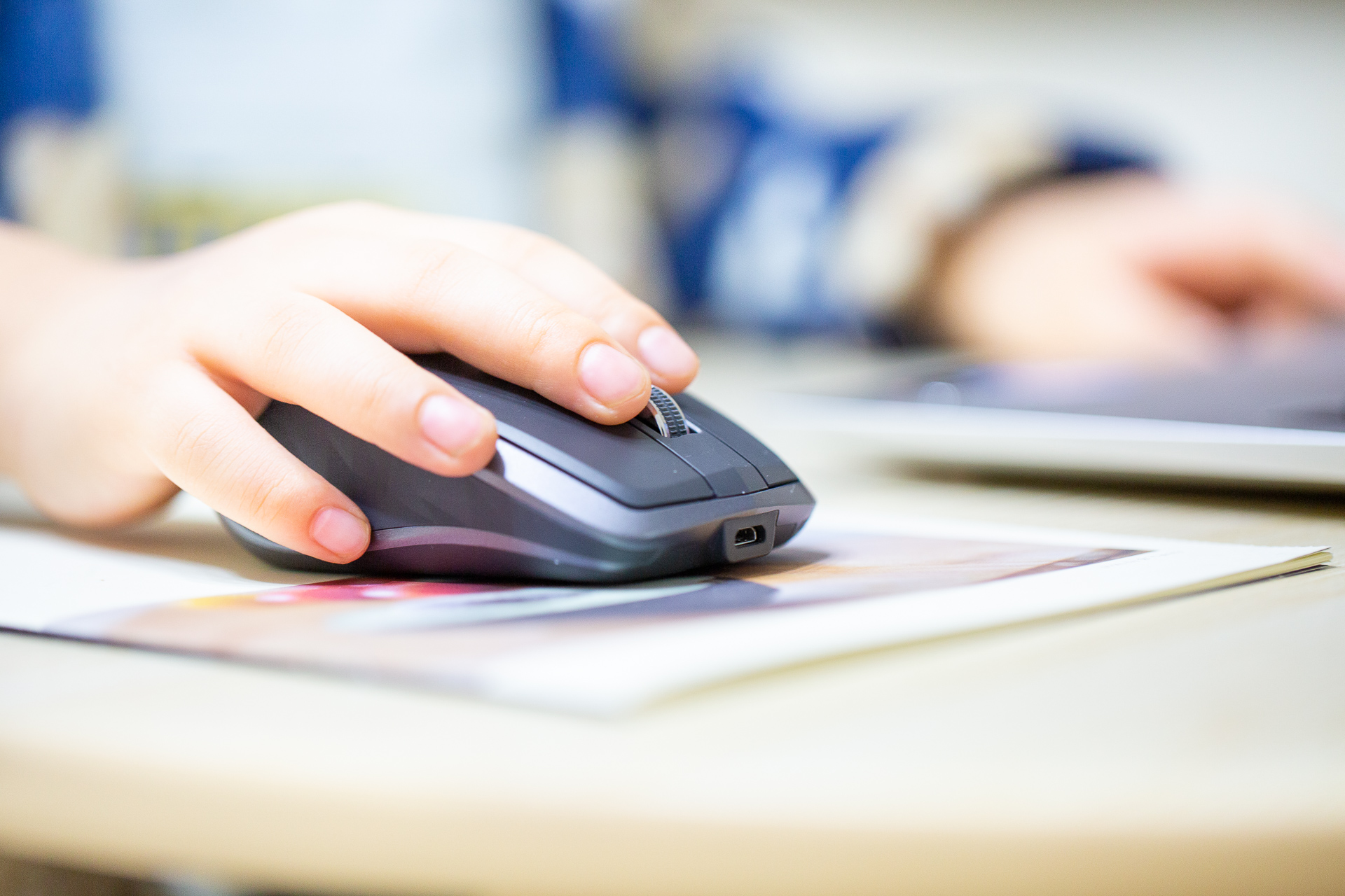 logitech无线鼠标都有哪些功能,适合女生的logitech无线鼠标