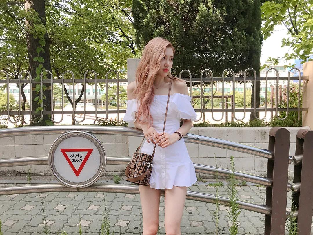 blackpink的朴彩英rosie,blackpink朴彩英澳洲玫瑰歌名