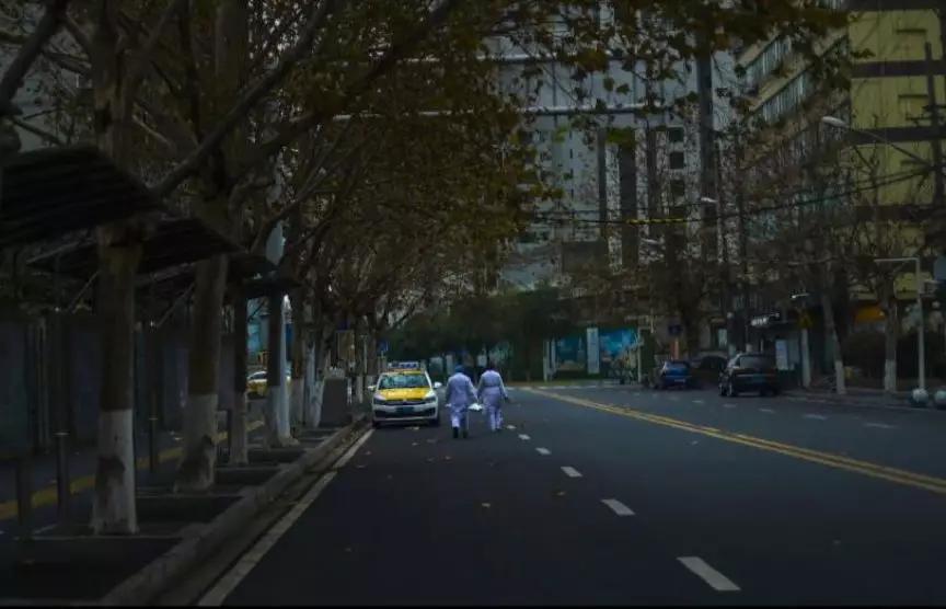 武汉快递小哥送药,武汉送新冠病人快递小哥