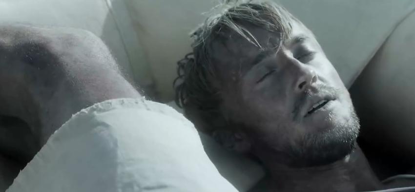 士兵被困海岛上,士兵被困在海上吃鲨鱼