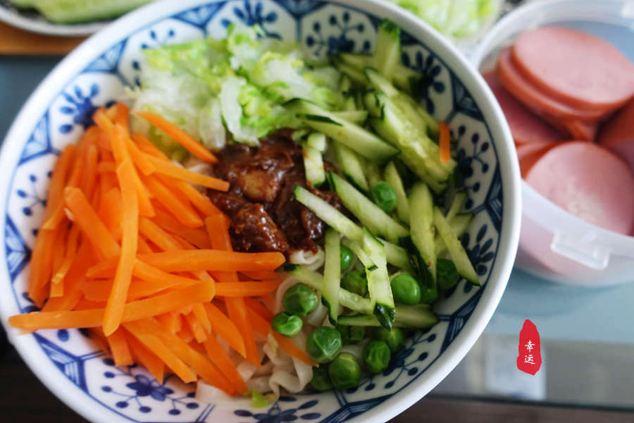 老两口三天的正午饭，荤素合理搭配，吃着顺口不觉单调
