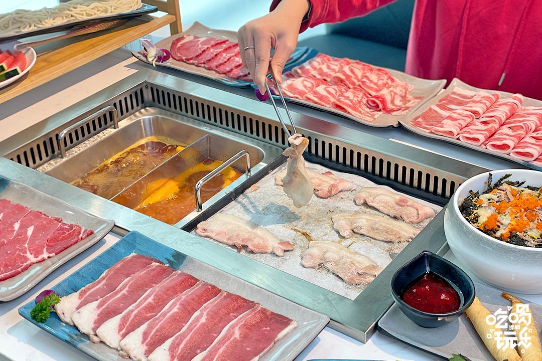 边烤边涮美食,边烤边涮的烤肉