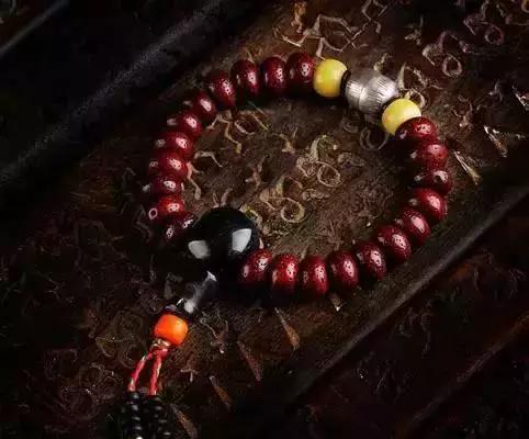 每一个佛珠都有一个故事,一串佛珠的真实故事