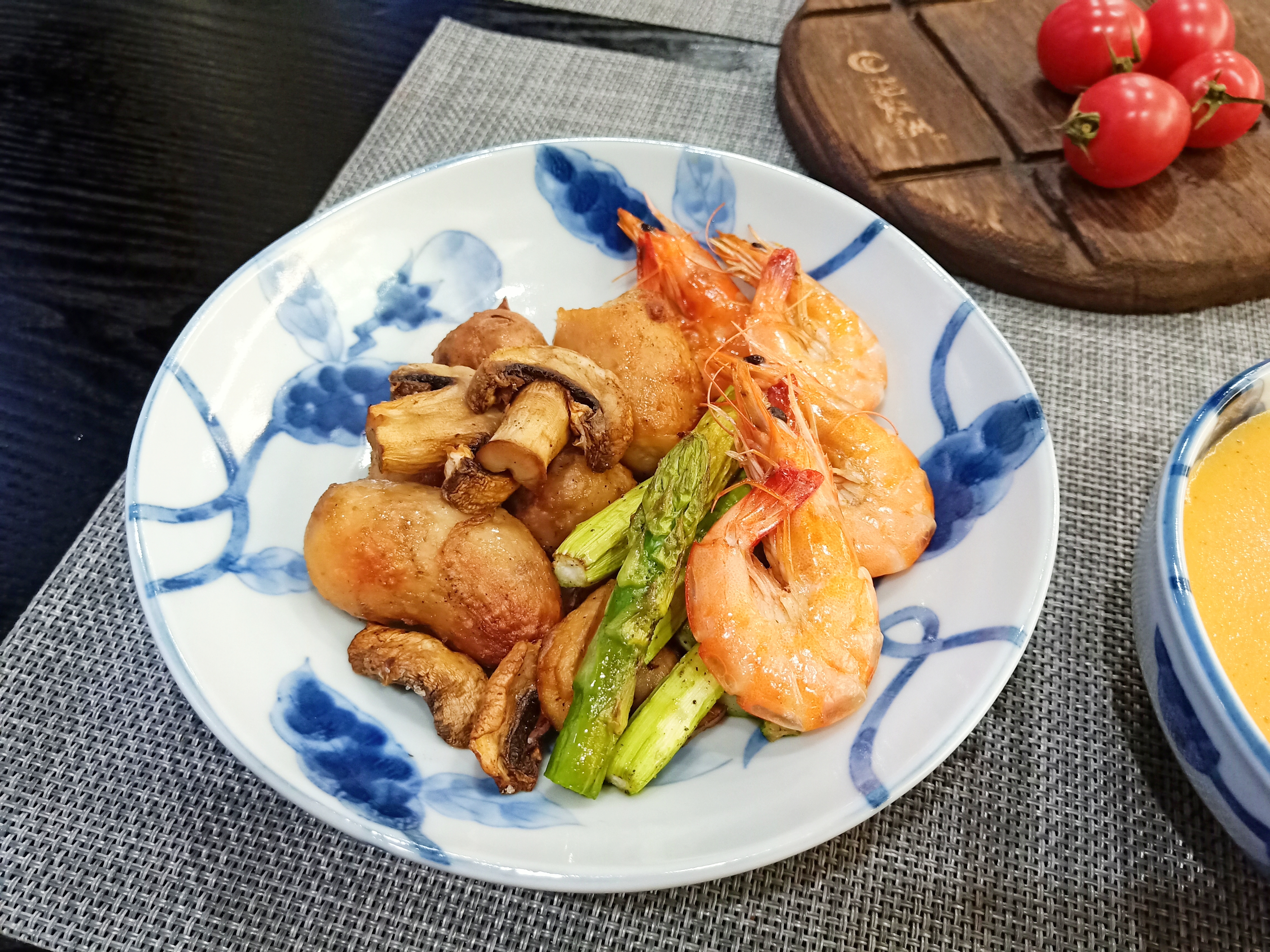 1个人吃饭真妙,不炒不煮不用锅,网友:减肥又营养,难怪身材好