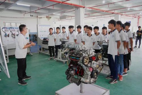 初中毕业考不上高中的孩子该咋办,17岁初中没毕业有什么出路