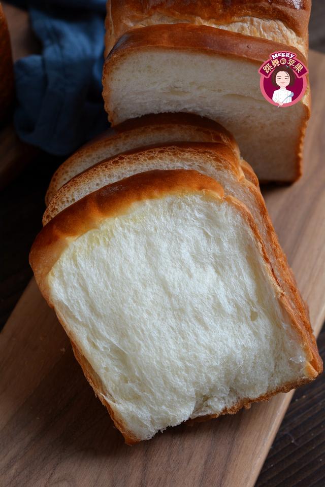 一次发酵成功的手工吐司做法,超柔软奶香吐司的家常做法