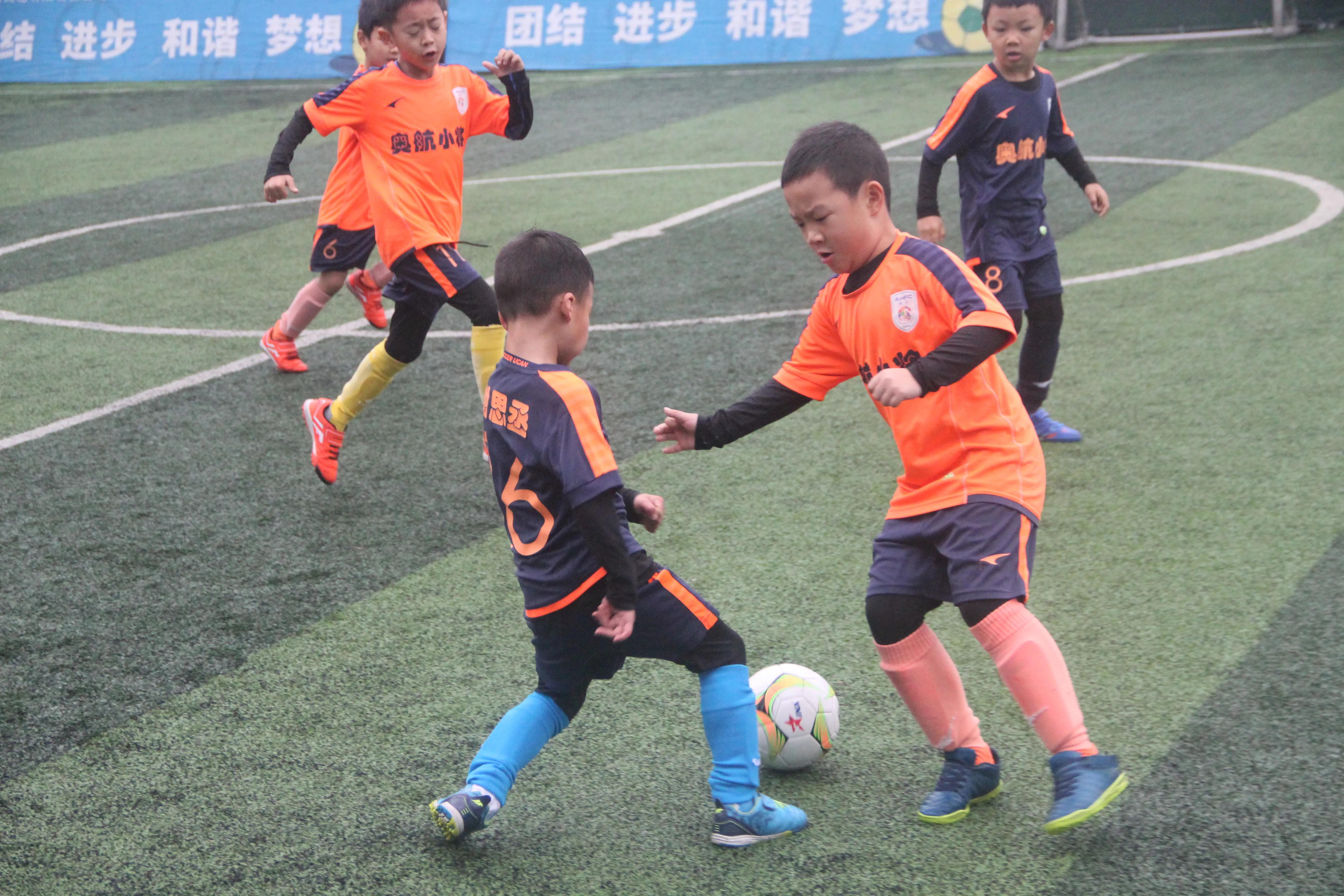 青少年足球联赛快乐启幕,南充奥航杯足球联赛