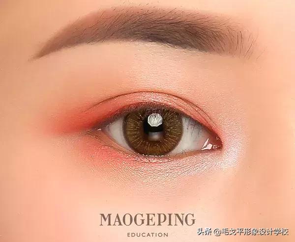 如何画眼妆显得眼睛又圆又大,眼妆怎么画显得眼睛大视频