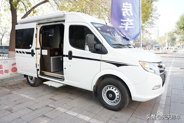 北京二手东风御风短轴中顶房车,2023款东风御风短轴房车