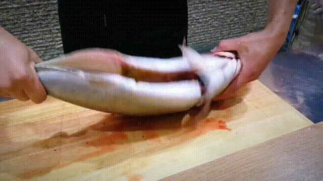 昆明唯一屋顶清真居酒屋，居然还能吃到活鳗鱼，48元清酒喝到嗨