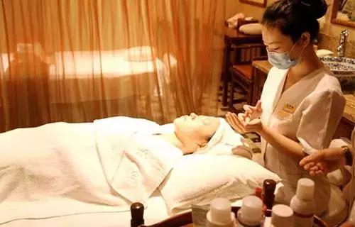 美容师压单话术,美容师压卡的专业知识和话术