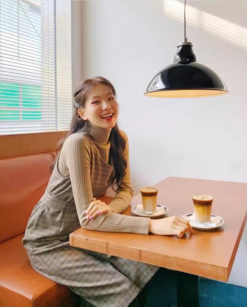 结婚当天新娘两套礼服怎么穿,参加婚礼怎么穿比新娘好看