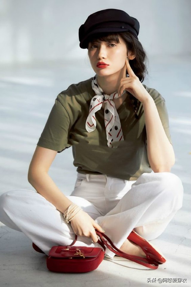 脸大女生帽子怎么戴,脸大的女生戴什么帽子显脸小