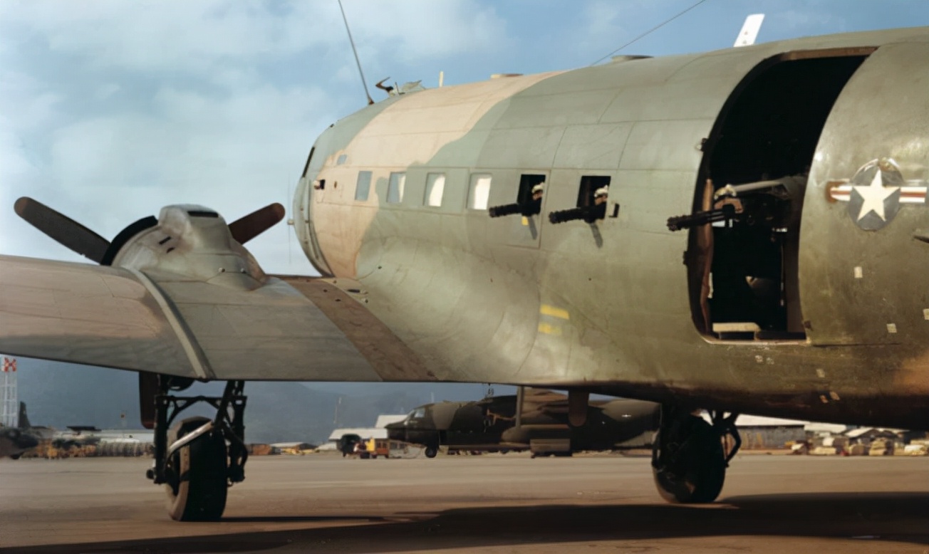 新强式机枪正面照珠海航展,珠海航展舱门机枪