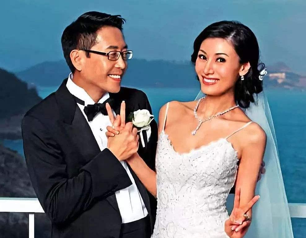 本是美艳无双的长相，却甘愿成为富豪们的“猎物”，耗尽青春