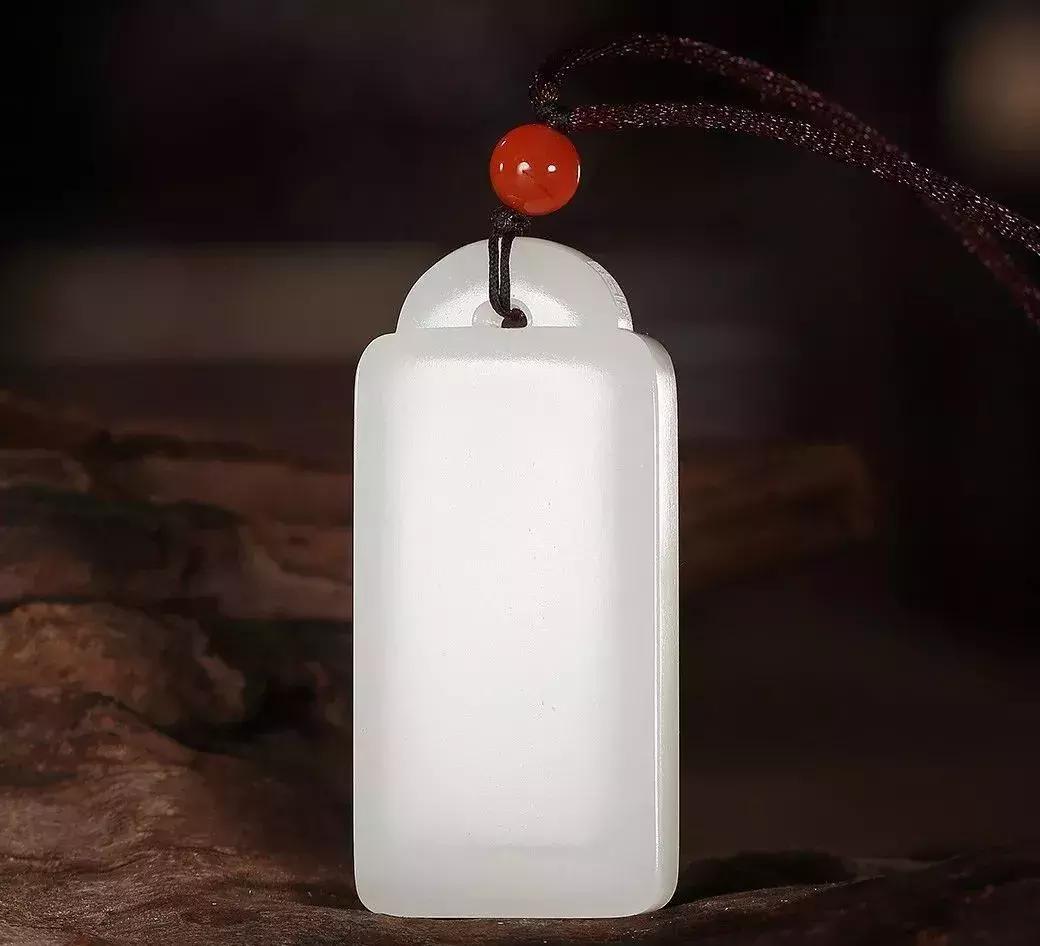 三色籽料和田羊脂玉多少钱一克,高古羊脂玉鸡骨白卖多少钱一克