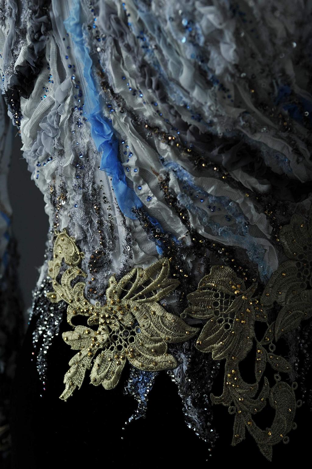 羽生结弦穿花衬衫2018,羽生结弦花衬衫拼接款