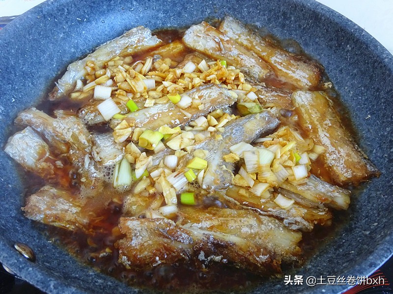 用老北京的烹饪方法做酥焖带鱼,焖带鱼怎么焖没有腥味儿