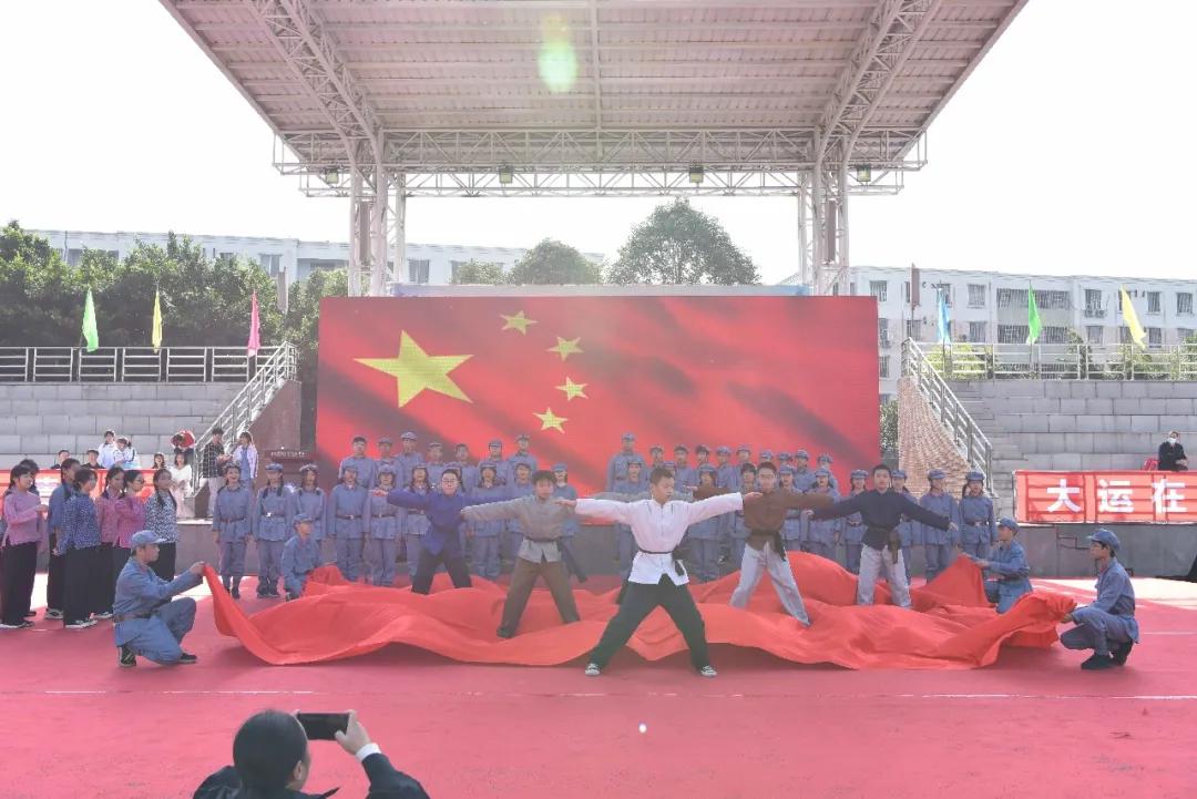 机器人在技能大赛上尬舞,机器人魔性斗舞