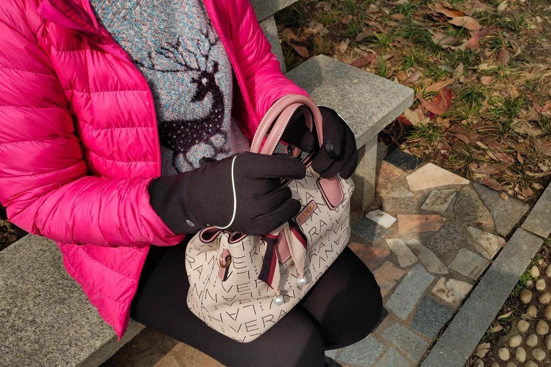 秋冬户外保暖加绒防水防触屏手套,鹿绒保暖触屏手套